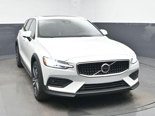 Volvo V60 Cross Country 2025