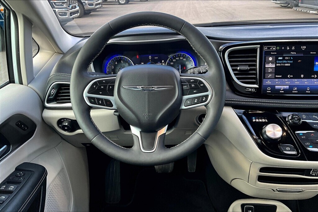 Chrysler Pacifica 2024