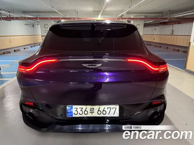 Aston Martin DBX 2022