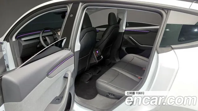 Tesla Model Y 2025