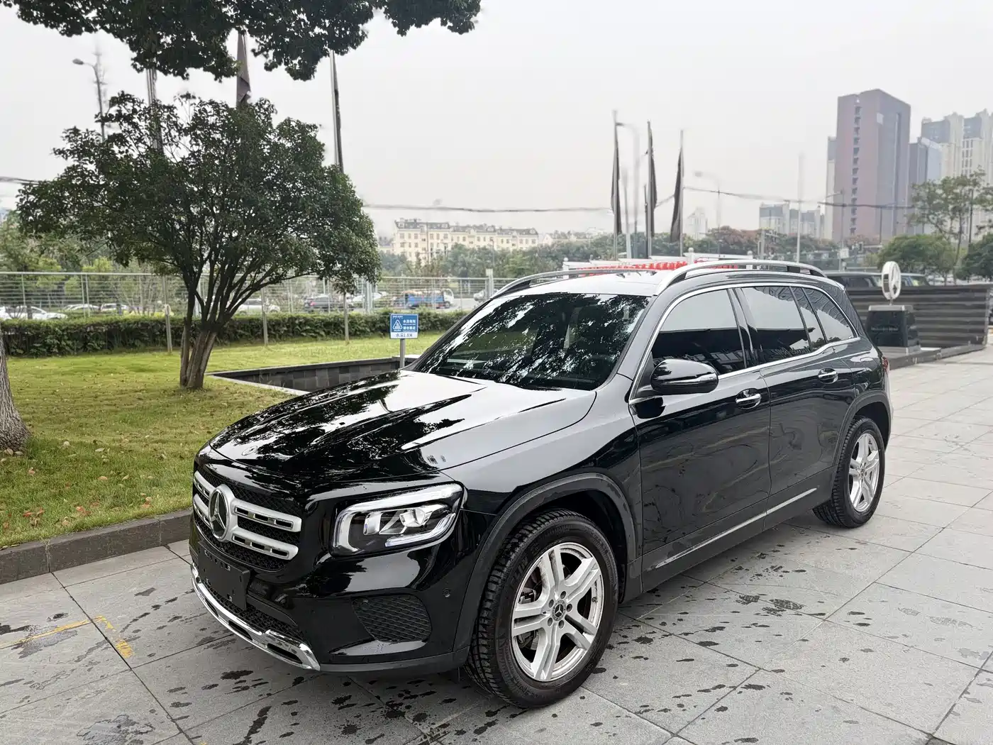 Mercedes-Benz GLB 2023
