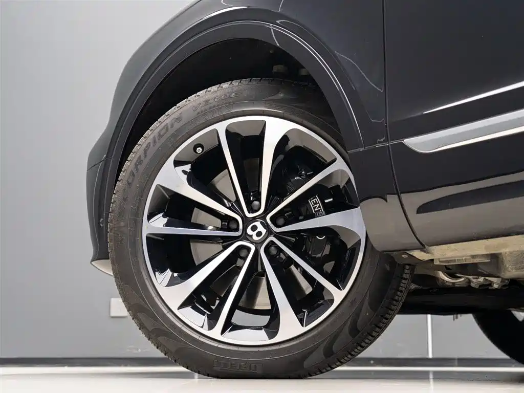 Bentley Bentayga 2024