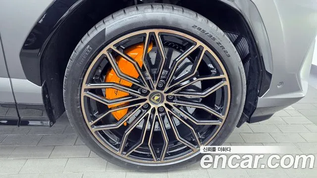 Lamborghini Urus 2025