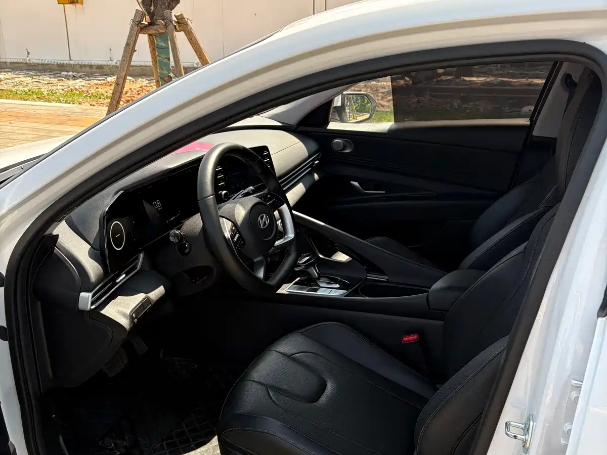 Hyundai Elantra 2024