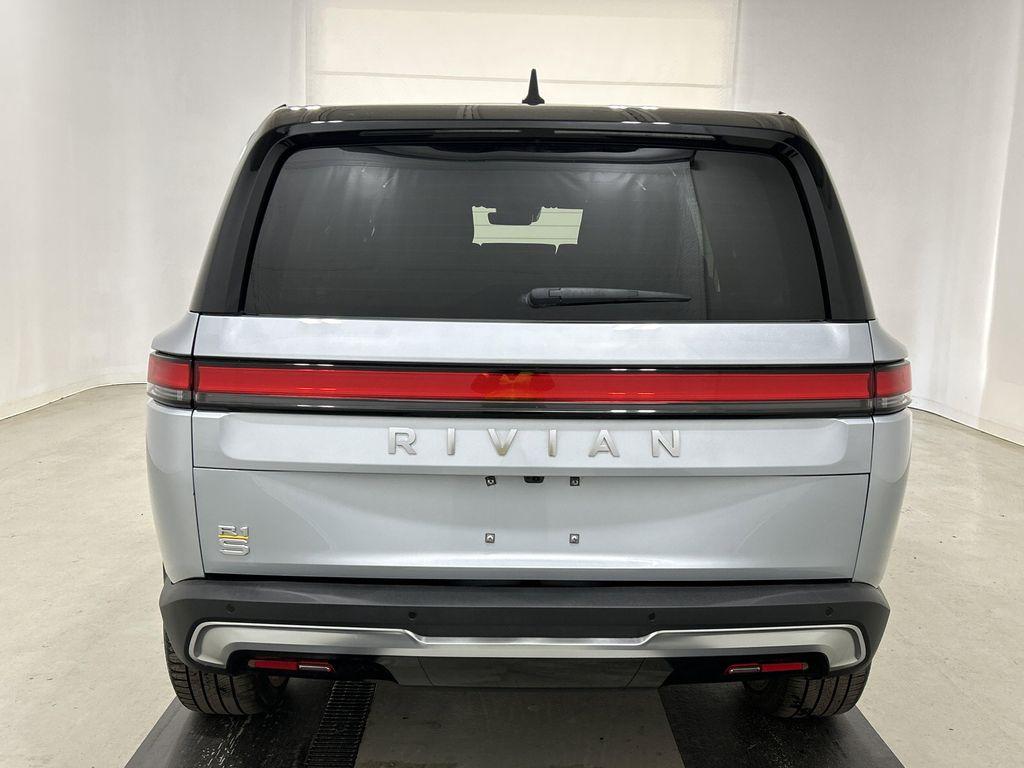 Rivian R1S 2023