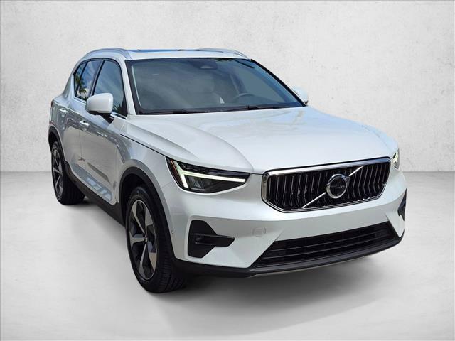 Volvo XC40 2025