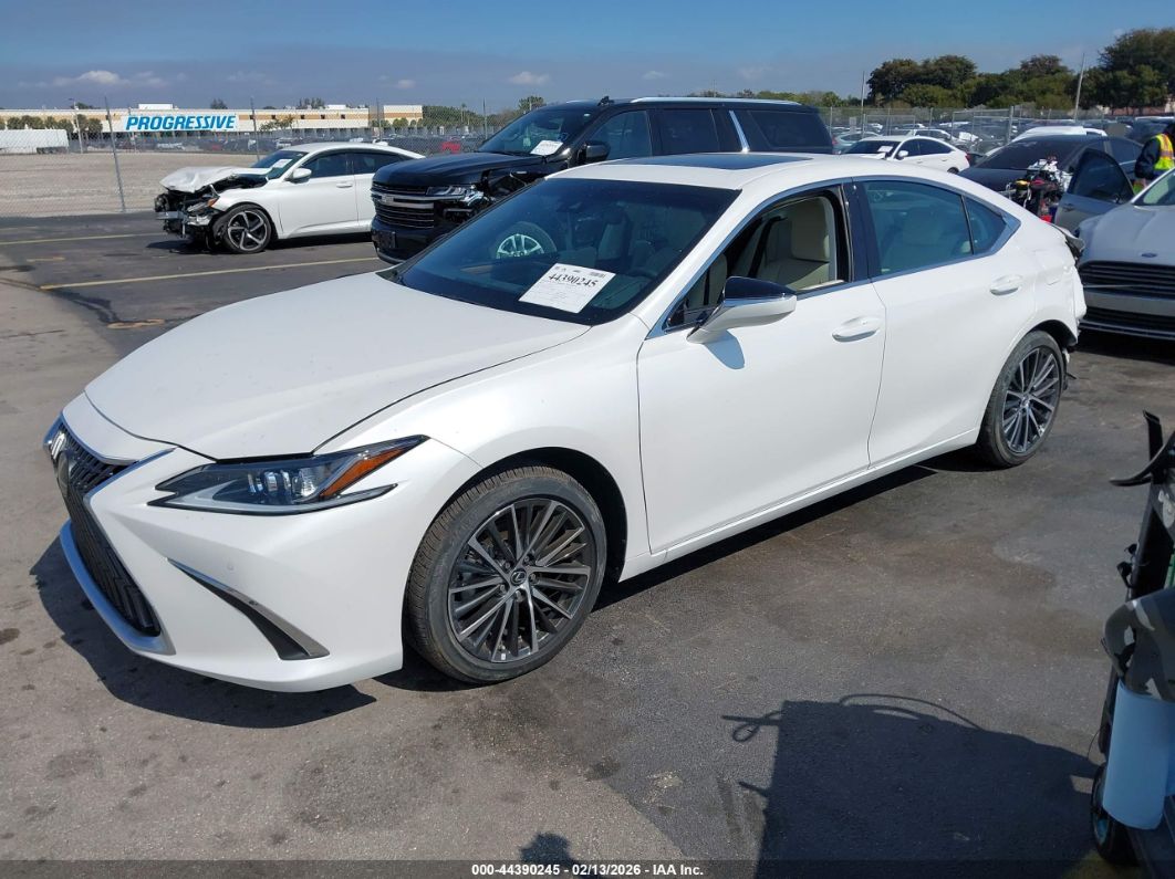 Lexus ES 2025