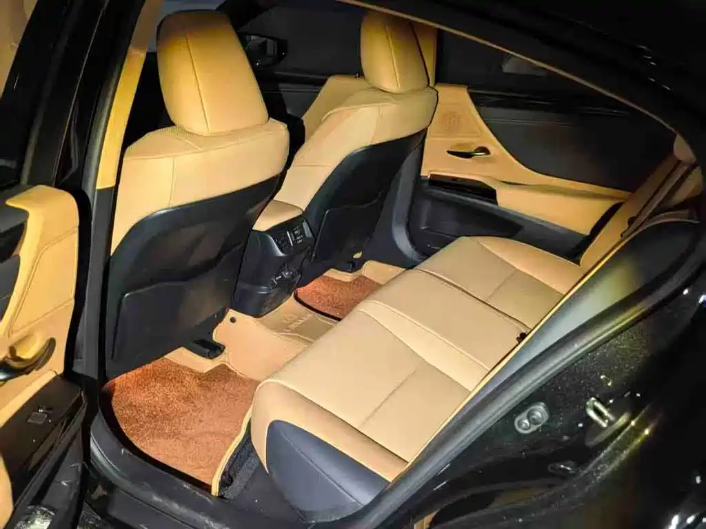 Lexus ES 2023