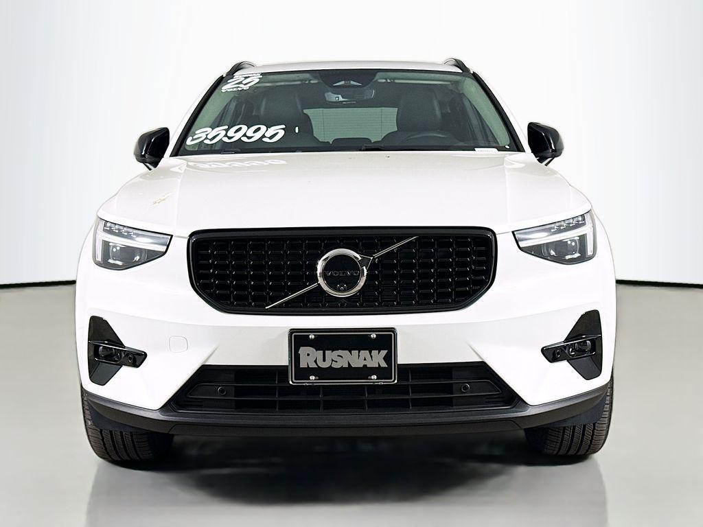 Volvo XC40 2025