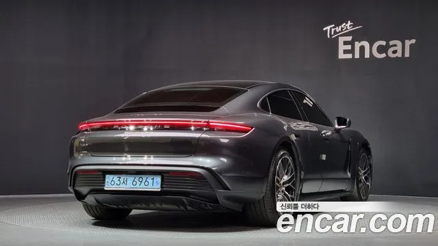 Porsche Taycan 2021