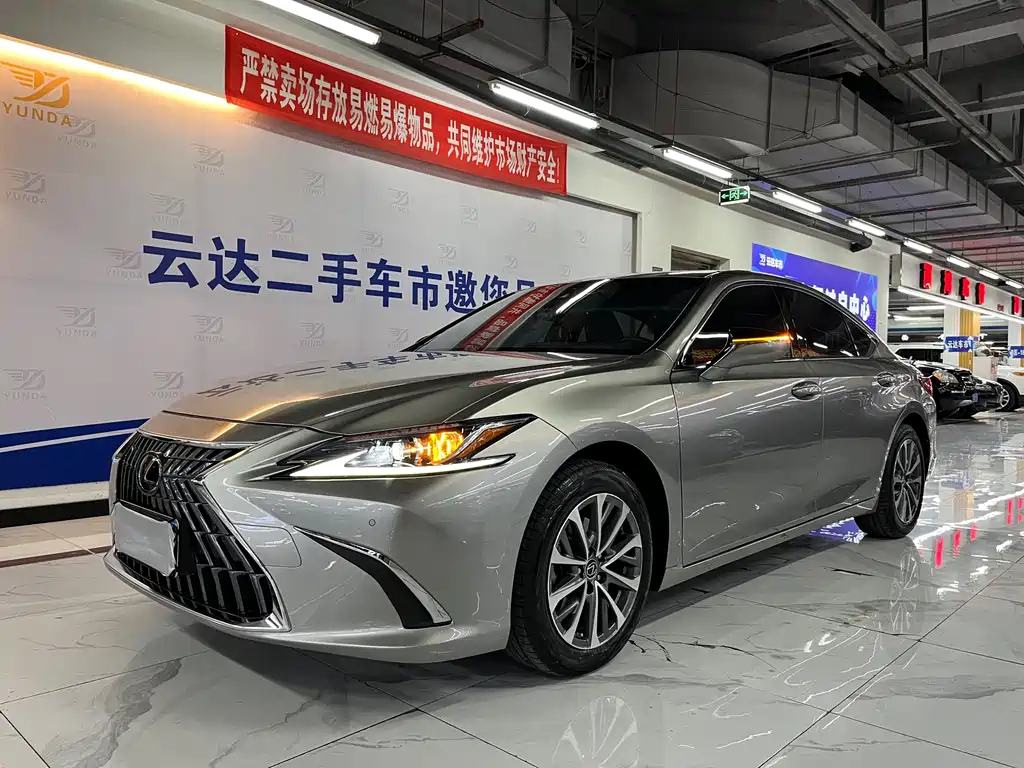Lexus ES 2022