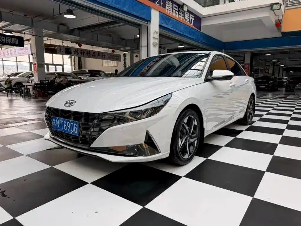 Hyundai Elantra 2022