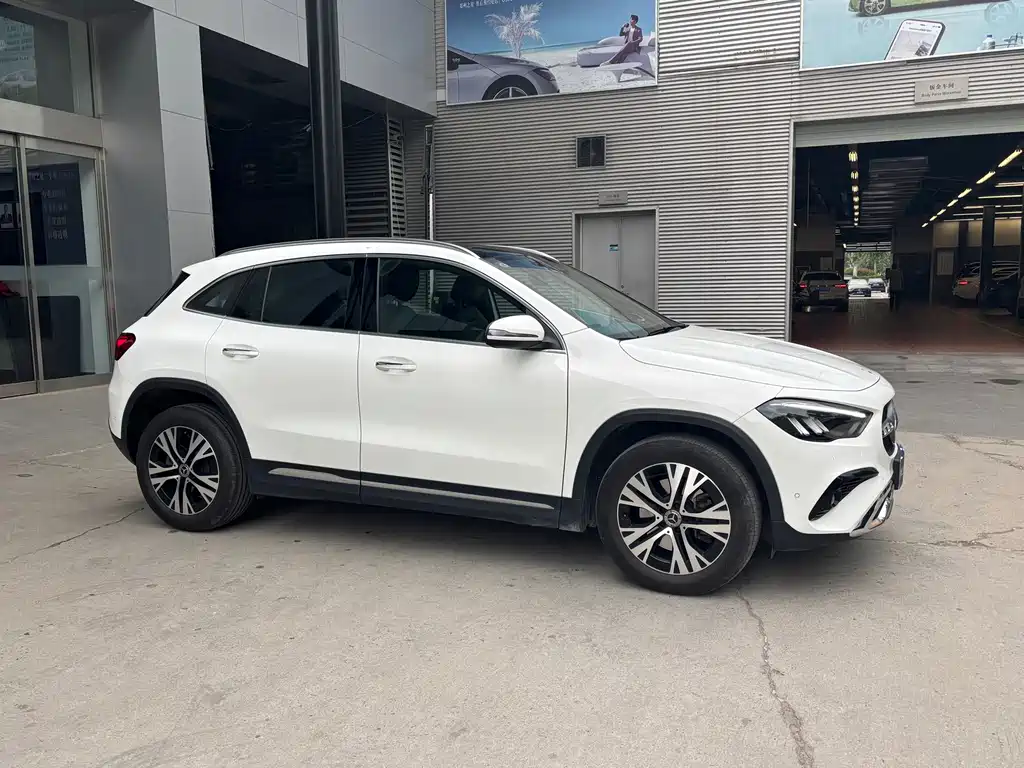 Mercedes-Benz GLA 2024
