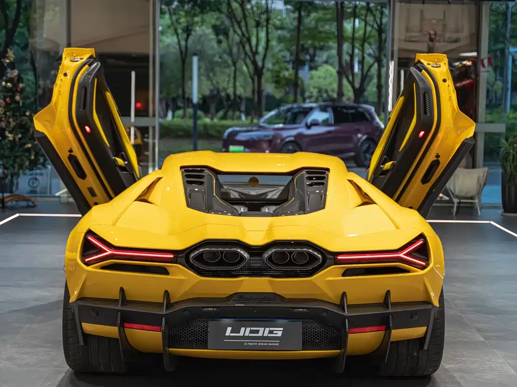 Lamborghini Revuelto 2025