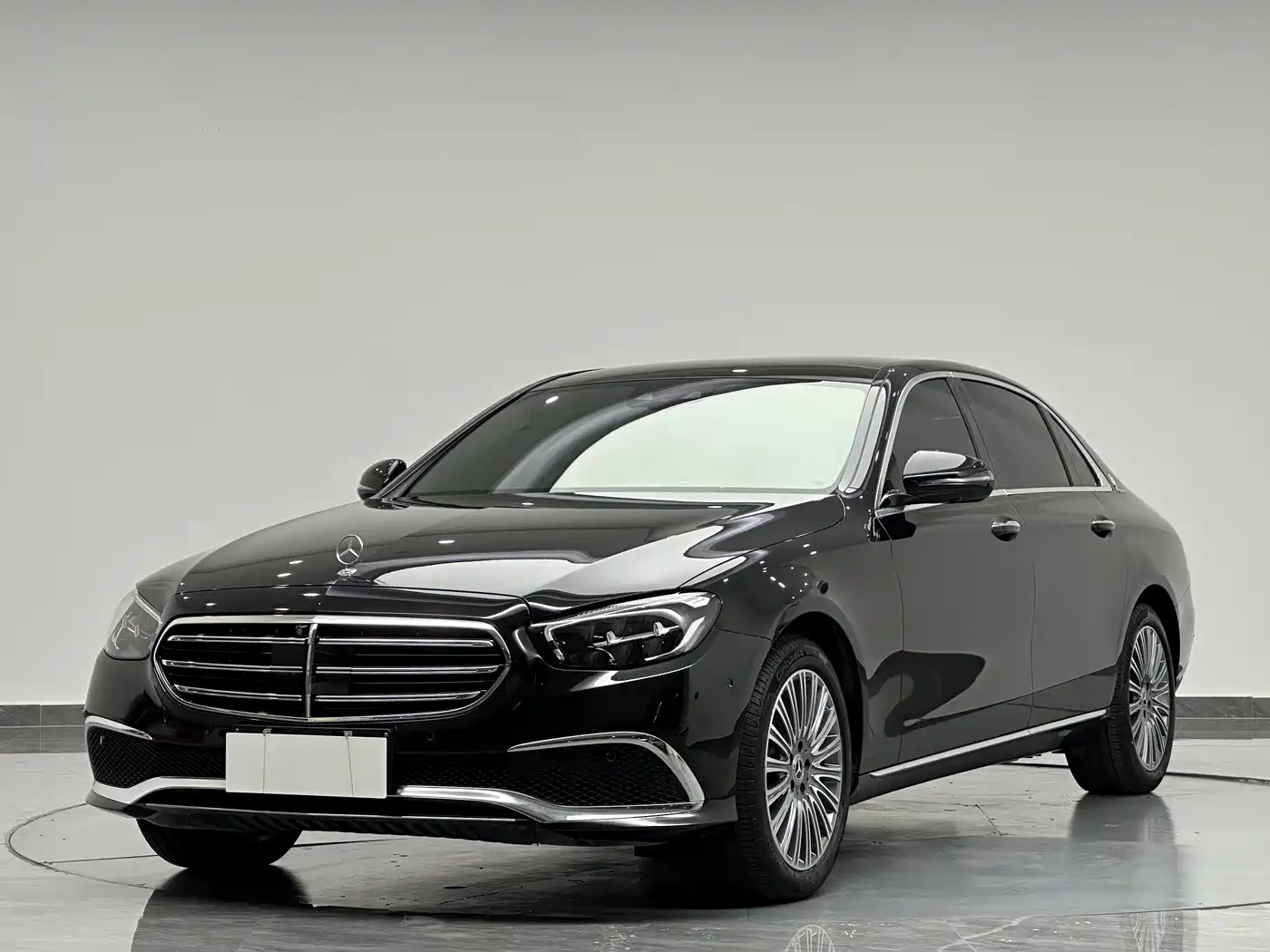 Mercedes-Benz E-Класс 2023