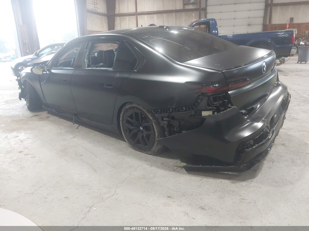 BMW 760 2023
