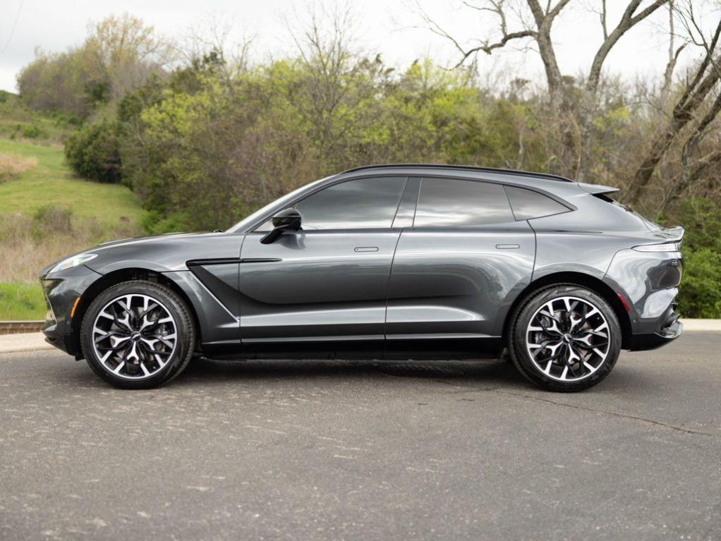 Aston Martin DBX 2021