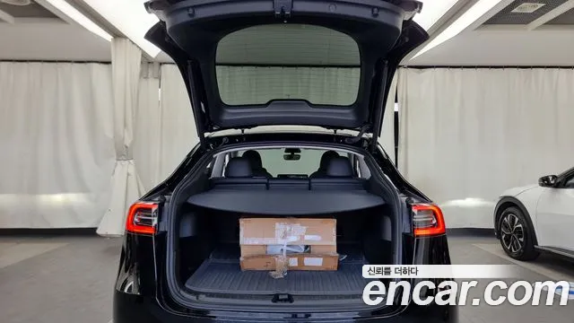 Tesla Model Y 2024