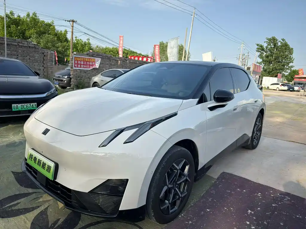 Lynk & Co Z20 2024