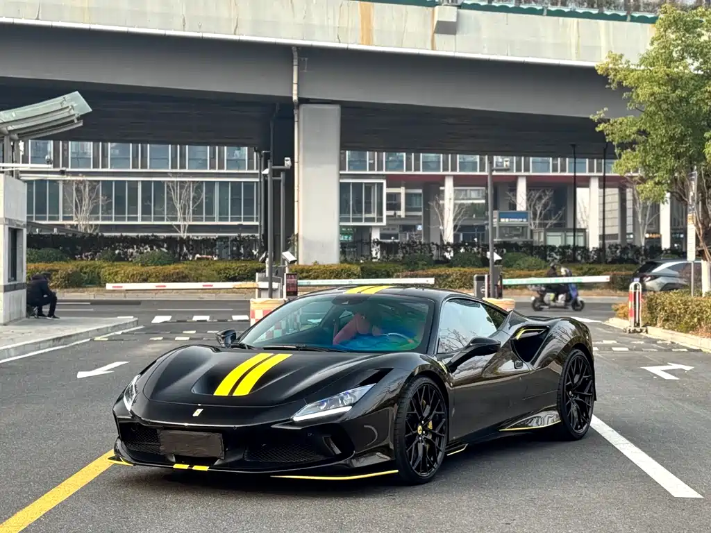 Ferrari F8 2023