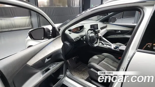 Peugeot 5008 2021