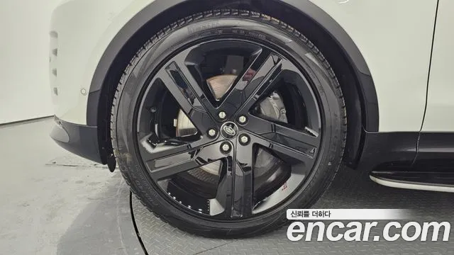 Land Rover Discovery 2024