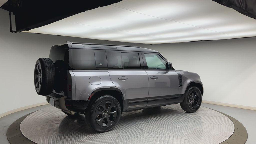 Land Rover Defender 2022