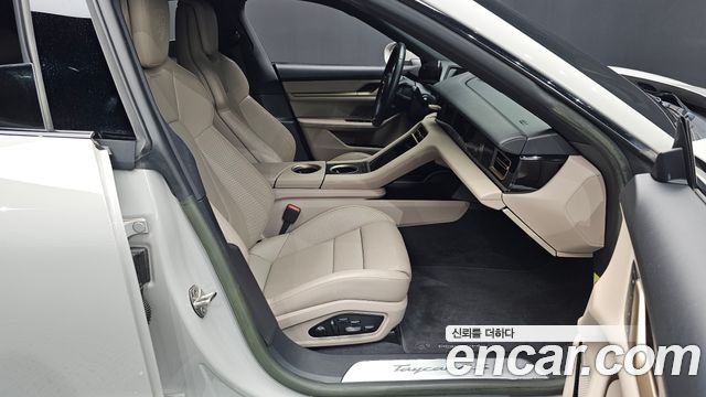 Porsche Taycan 2023