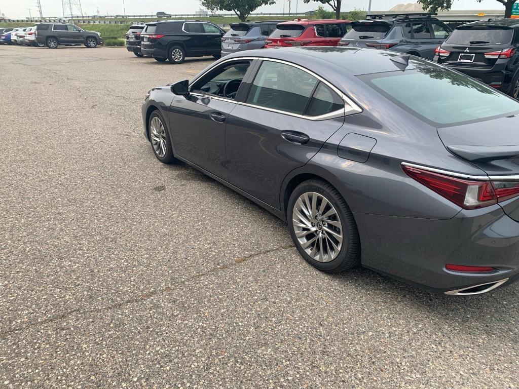 Lexus ES 2023