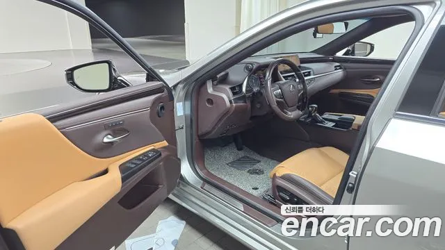 Lexus ES 2020