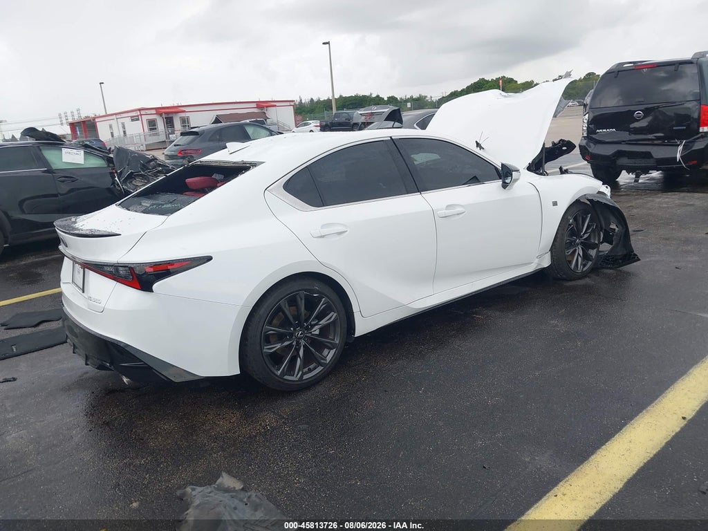 Lexus IS 2025