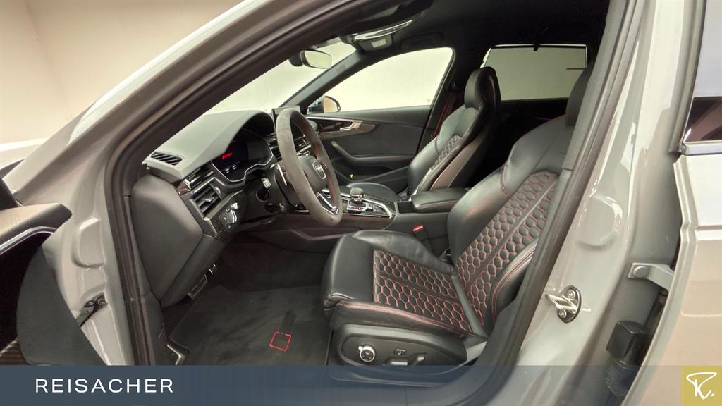 Audi RS4 2023