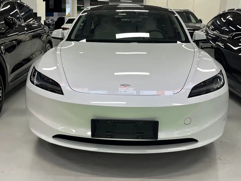Tesla Model 3 2024