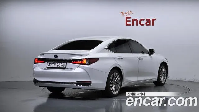 Lexus ES 2020