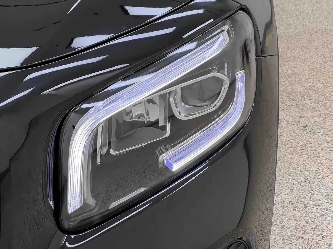 Mercedes-Benz GLB 2023