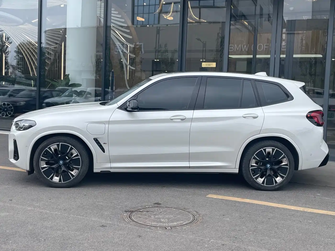 BMW iX3 2024