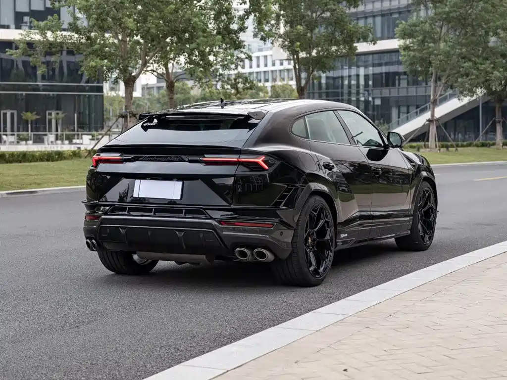 Lamborghini Urus 2024