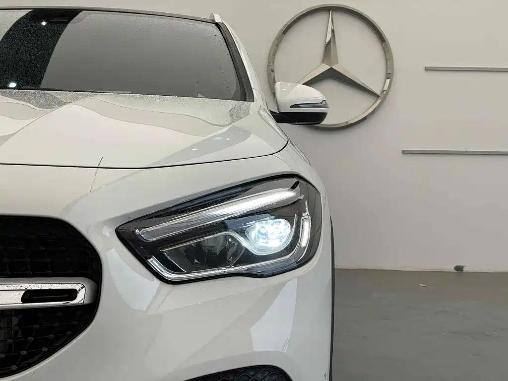 Mercedes-Benz GLA 2023