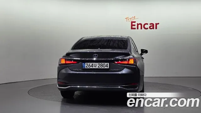 Lexus ES 2022