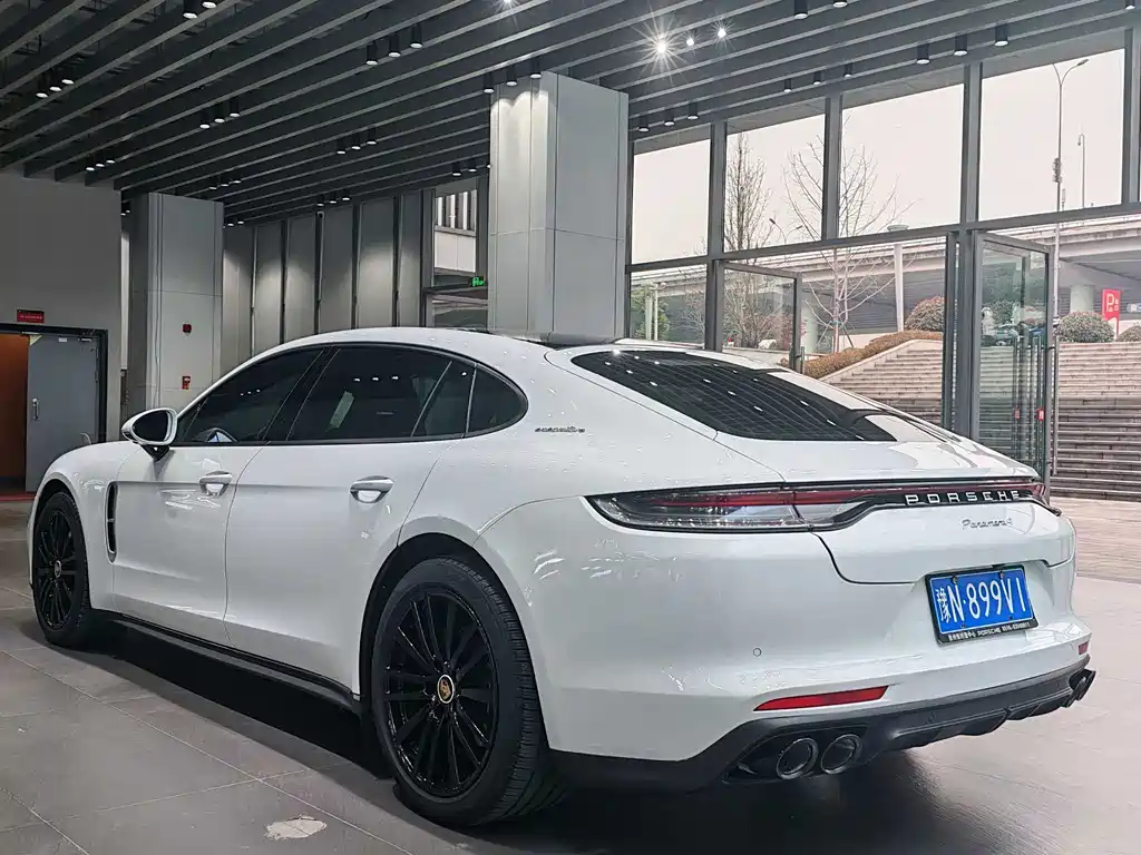 Porsche Panamera 2022