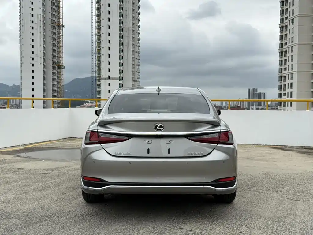 Lexus ES 2024