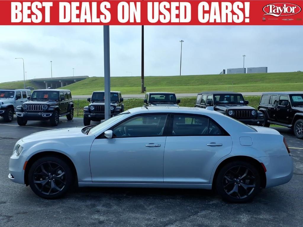 Chrysler 300 2023