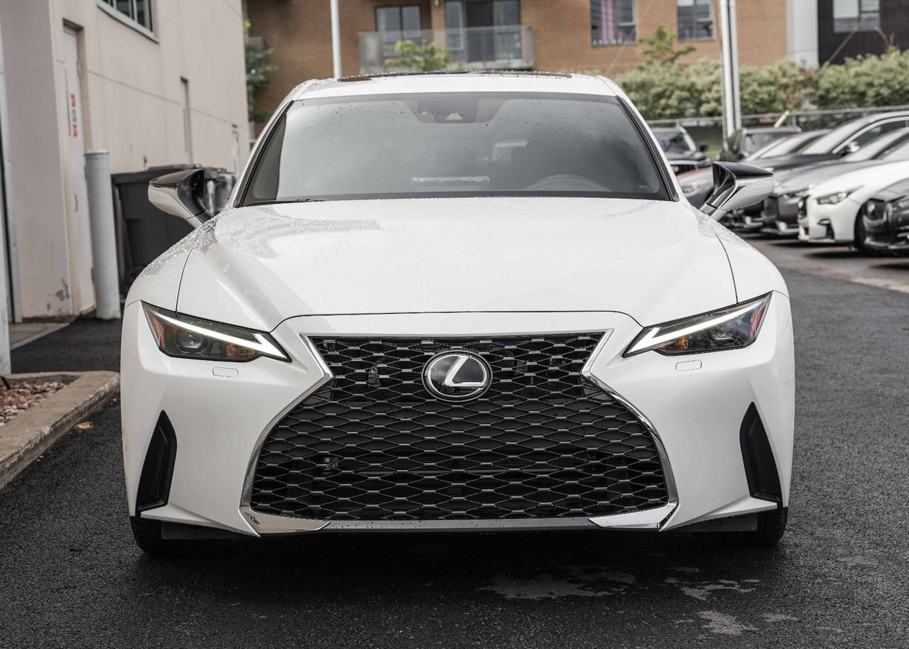 Lexus IS 2025