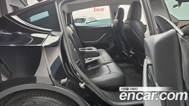 Tesla Model Y 2024