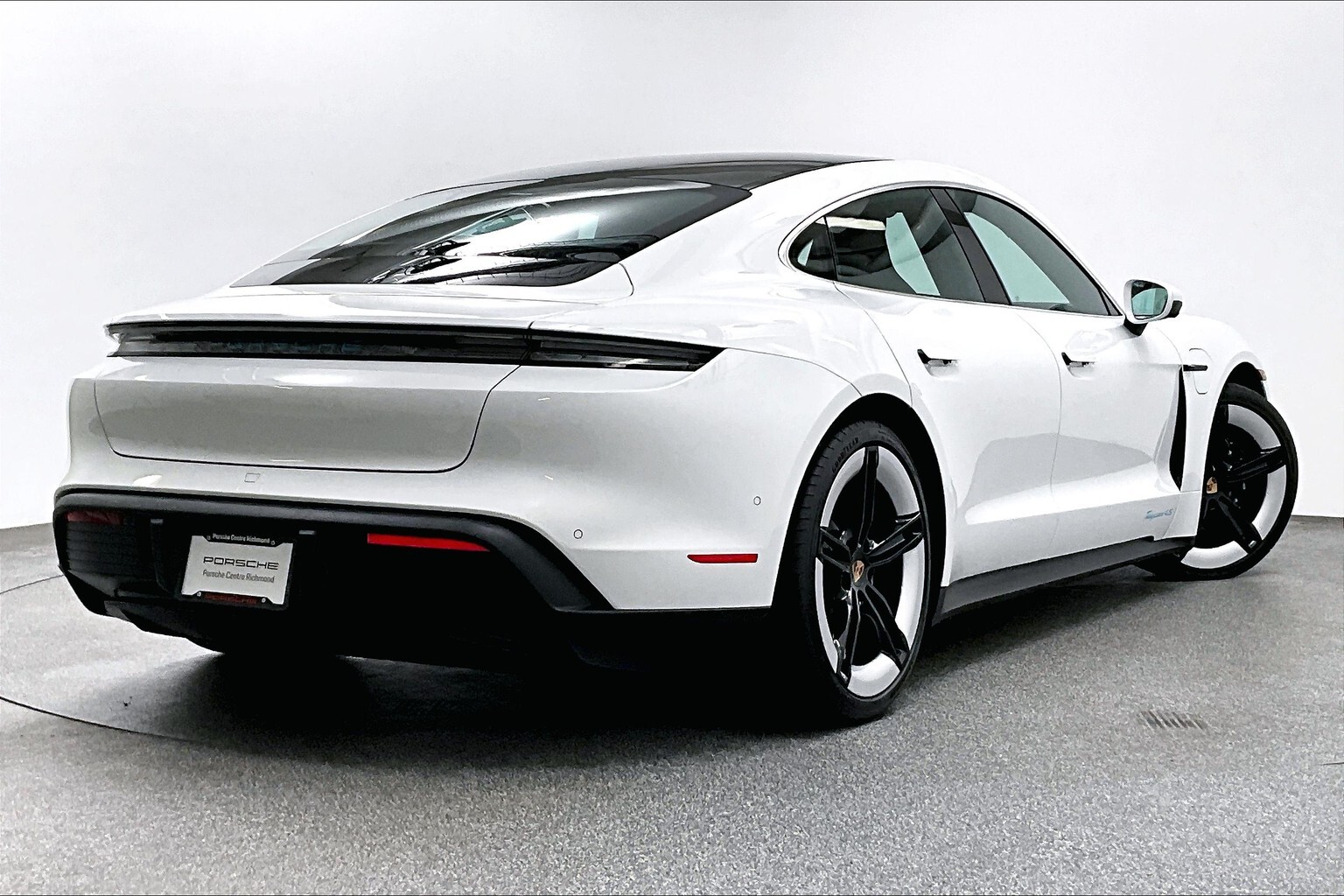 Porsche Taycan 2025
