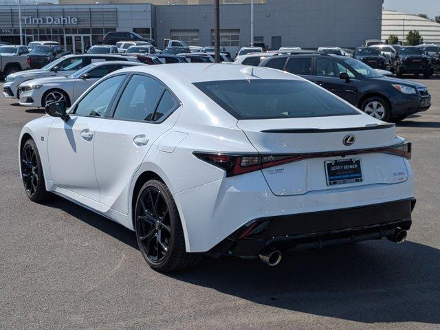 Lexus IS 2025