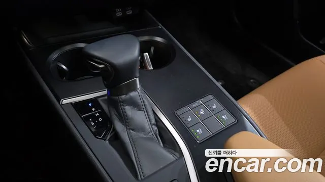 Lexus UX 2024