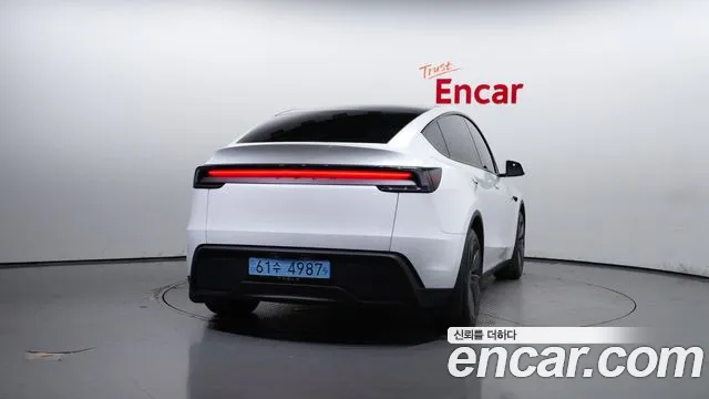 Tesla Model Y 2025