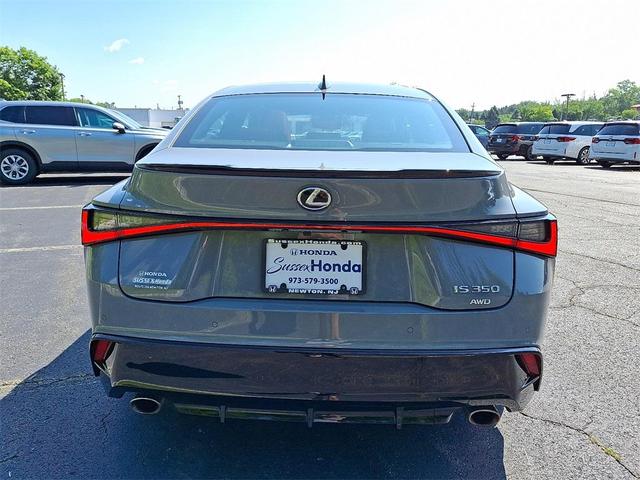Lexus IS 2024