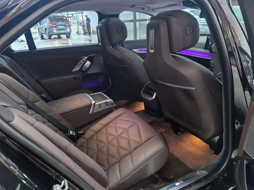 BMW i7 2025